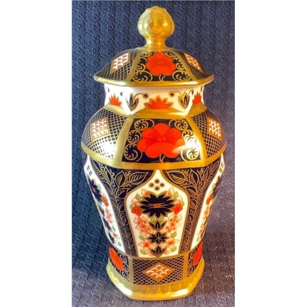 Royal Crown Derby Urn 7T