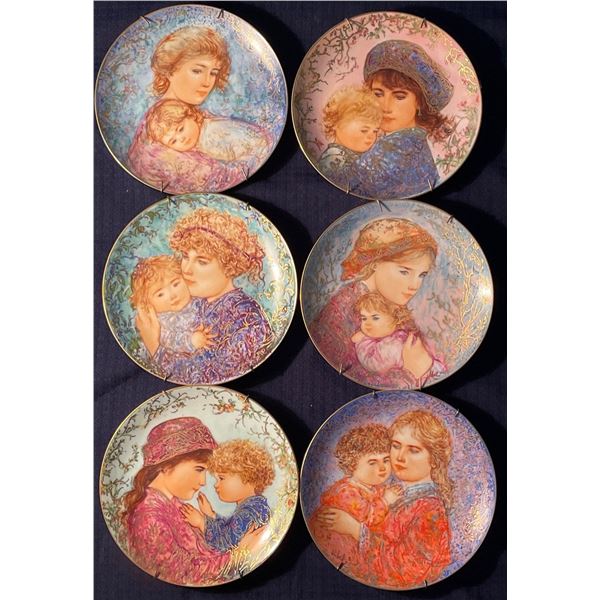 Knowles Motherhood Plate Collection