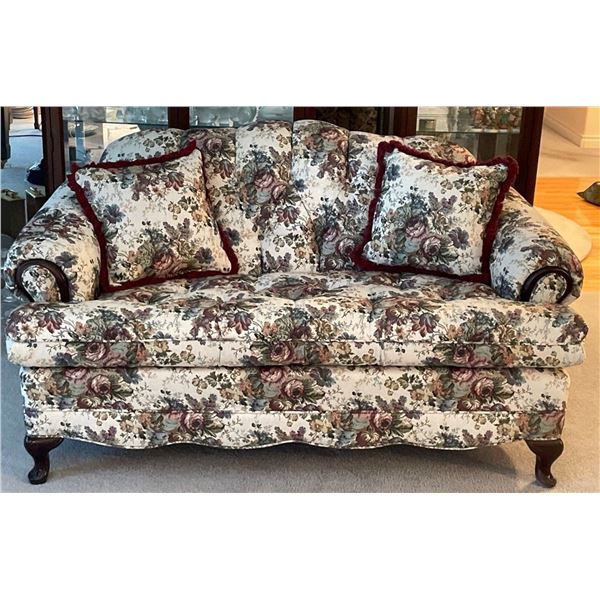 Victorian Fabrc Loveseat - MINT