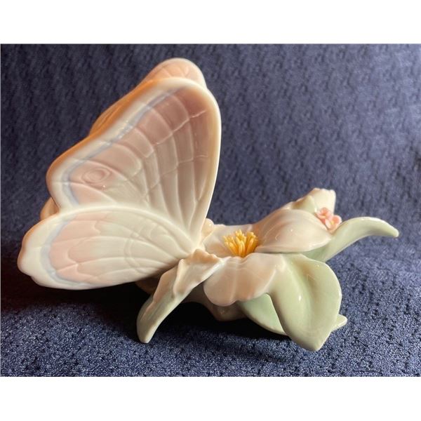 Lladro Porcelain Butterfly Figurine 5x3.5