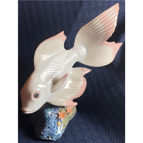 Lladro Porcelain Beta Fish Figurine 6x5.5