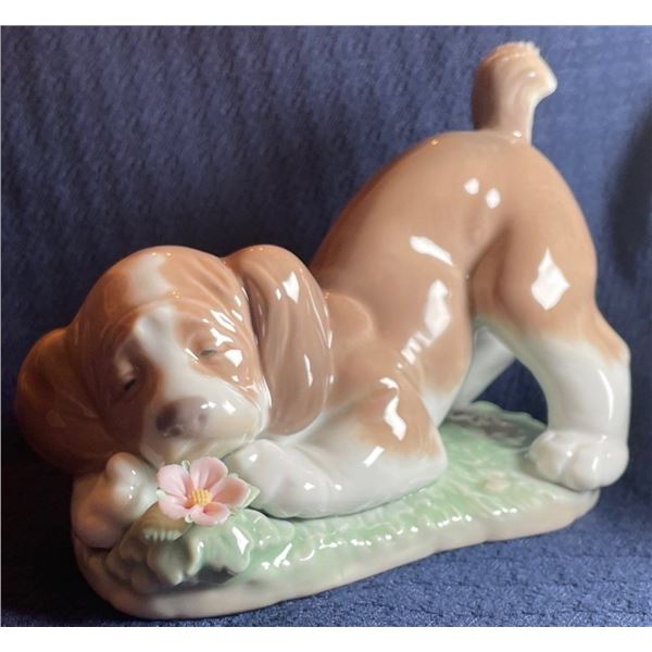 Lladro Porcelain Digging Dog 6x4.5