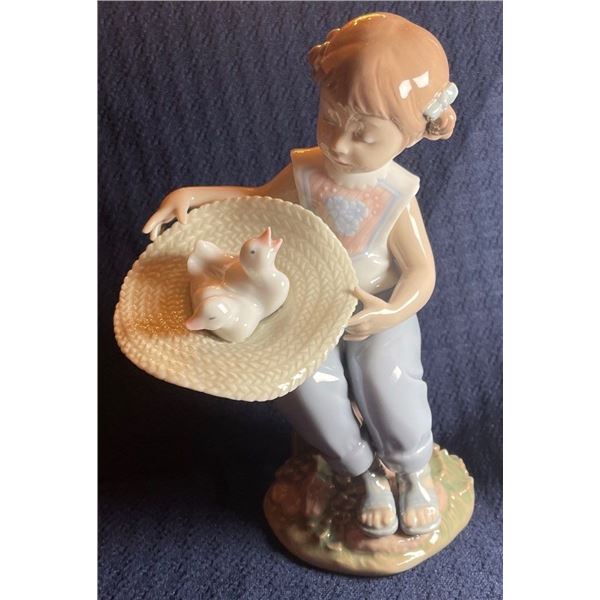 Lladro Porcelain Child w/ Ducklings 7x4.5