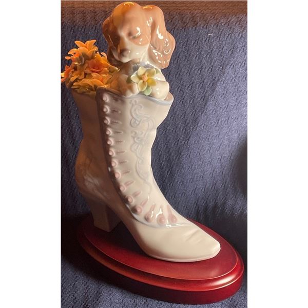 Lladro Porcelain Puppy in Boot 6x9