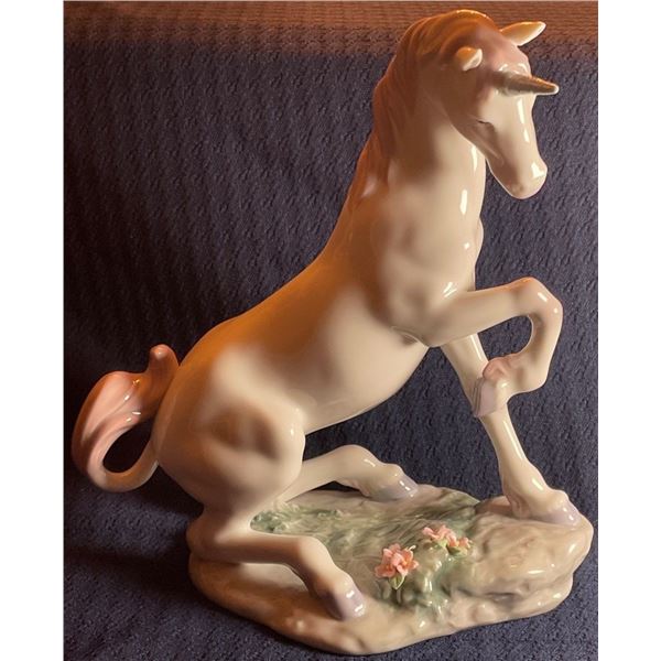 Llardo Porcelain Unicorn Statue 7x9