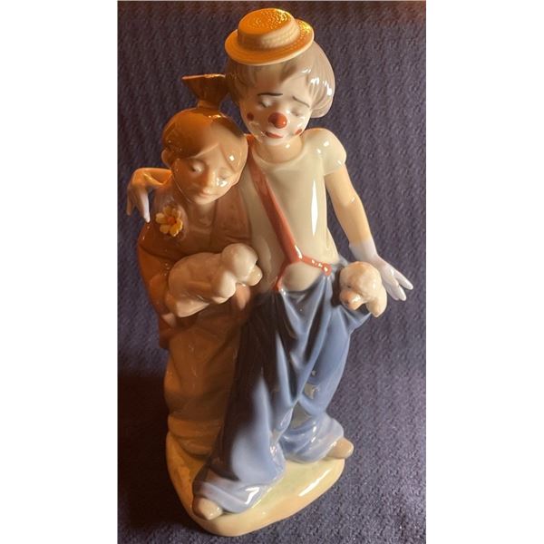 Llardo Porcelain Clown w/ Child & pets 4x9
