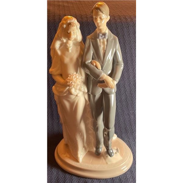 Llardo Porcelain Bride & Groom 5x9