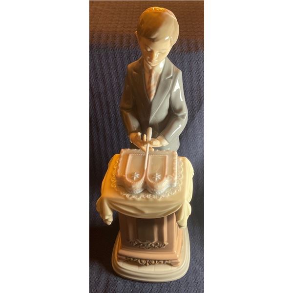 Lladro Porcelain Cut The Cake 4x10