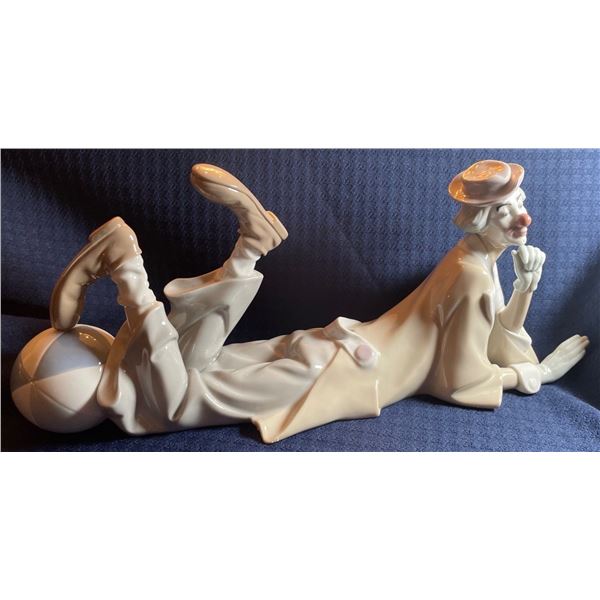 Lladro Porcelain Clown w/ Beach Ball 15x7