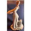 Image 2 : Lladro Porcelain Girl Walking Barefoot 5x10