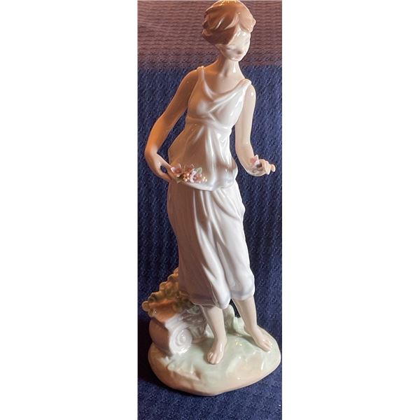 Lladro Porcelain Girl w/ Flowers 4x10