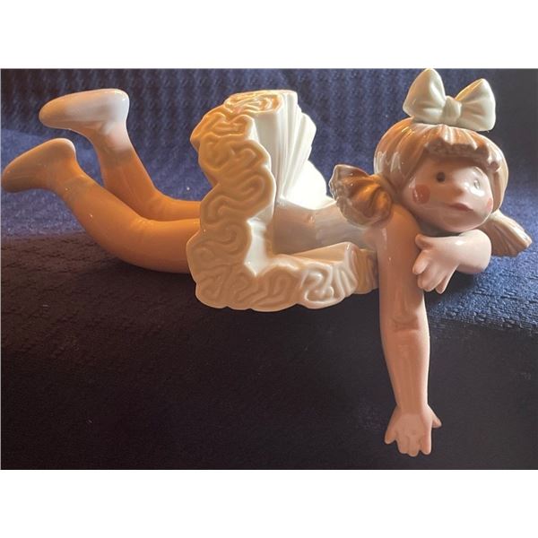 Lladro Porcelain Ballerina w/ Pigtails 8x4