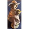 Image 1 : Lladro Porcelain Child w/ Bouquet 6x10
