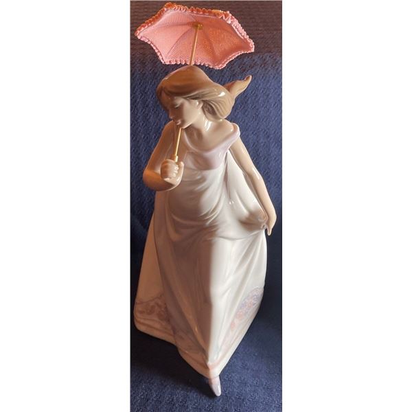 Lladro Porcelain Lady w/ Umbrella 5x11