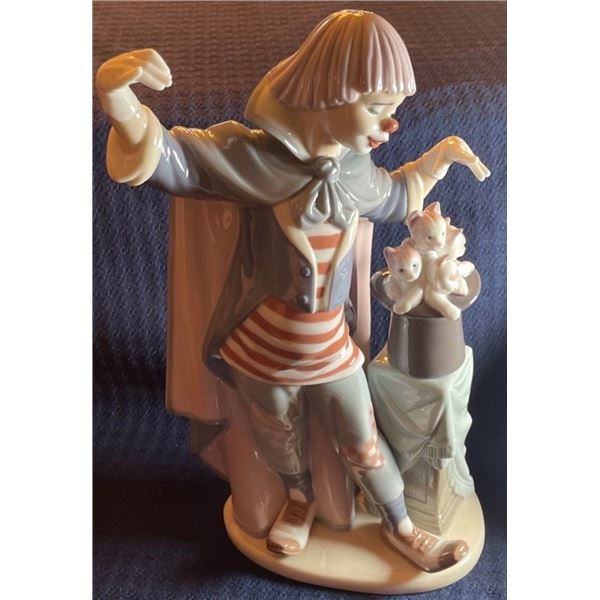 Lladro Porcelain Clown w/ Kittens 6x11