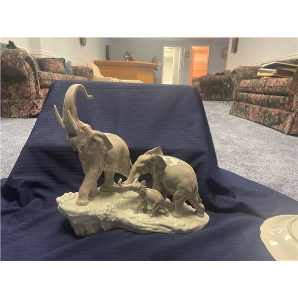 Lladro Porcelain Elephants 16x6x14