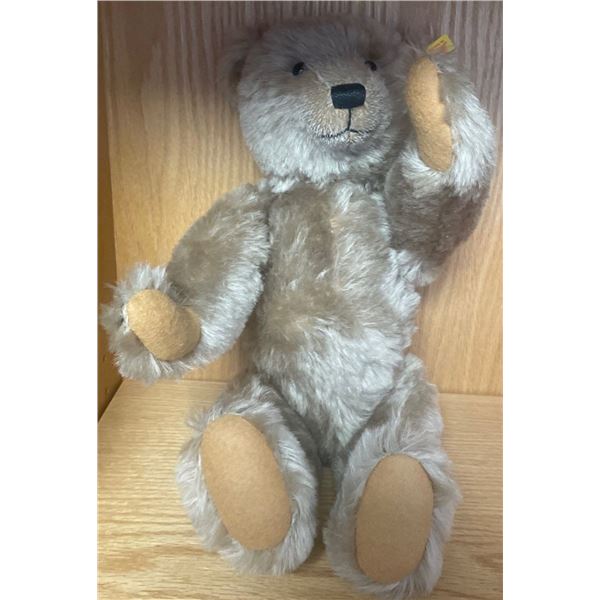 Vintage Steiff Collectable Bear 16T