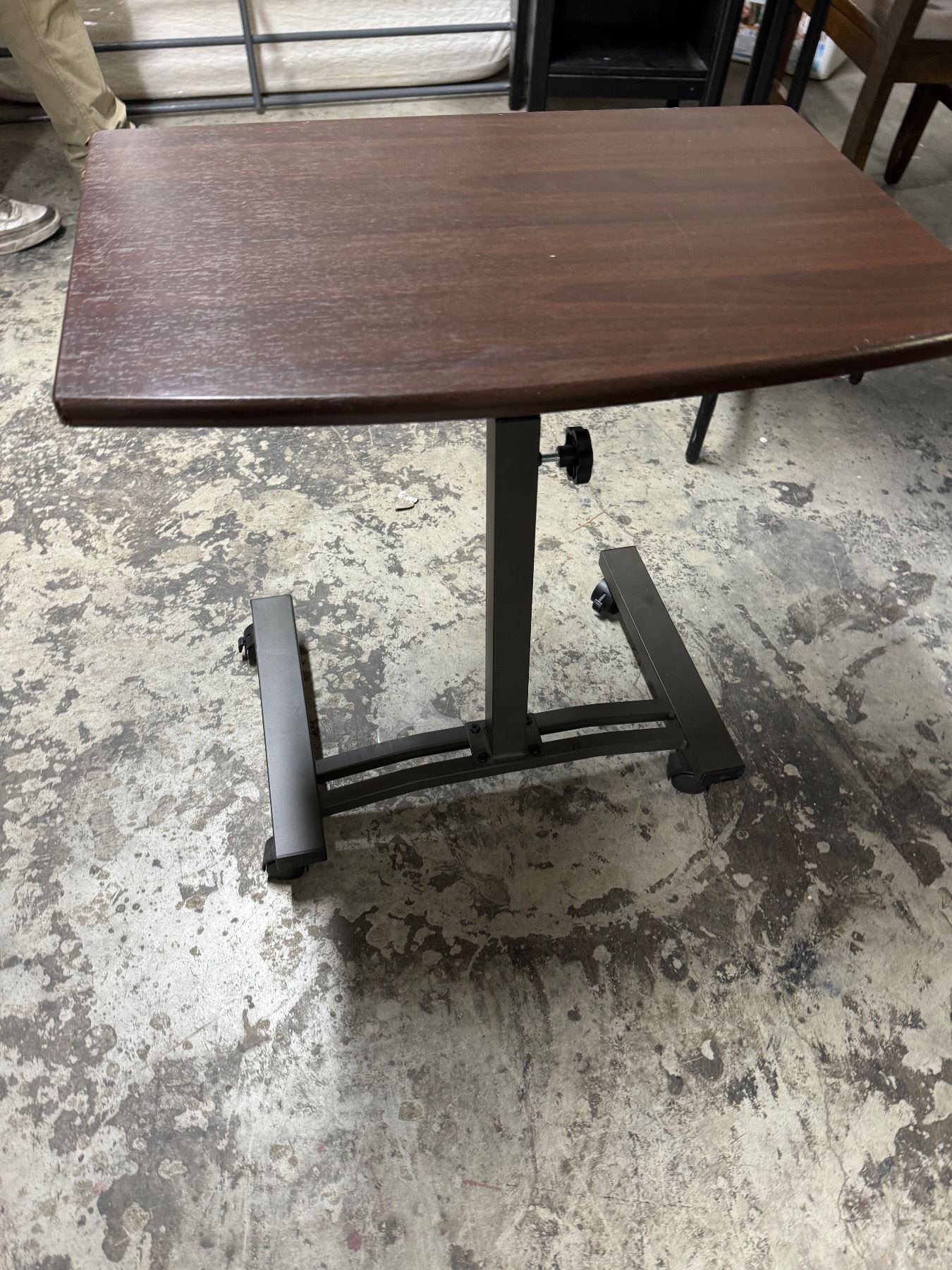 Adjustable table on wheels
