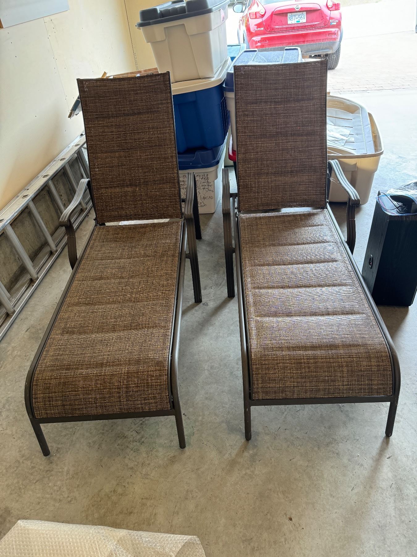 Hampton bay lounge chairs
