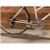 Image 2 : UNKNOWN BRAND WHITE 18 SPEED BICYCLE