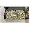 Image 2 : LOT OF ASSORTED JEWELRY