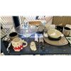 Image 2 : SHELF OF ASSORTED ITEMS INCLUDING; KNIVES, CAKE TRAY, MUGS & MORE