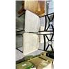 Image 2 : LOT OF 3 CHAIRS