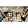 Image 2 : LOT OF ASSORTED PLANTER POTS & STANDS