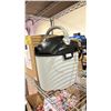 Image 2 : 2- AMAZON BASICS 2.5 GALLON 2HP WET/DRY VACUUM (GREY)