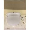 Image 3 : NAVISANI TOILET SEAT WITH AUTOMATIC SEAT COVERS