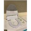 Image 2 : NAVISANI TOILET SEAT WITH AUTOMATIC SEAT COVERS