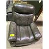 Image 2 : LEATHER ELECTRIC RECLINER WITH POWER CORD