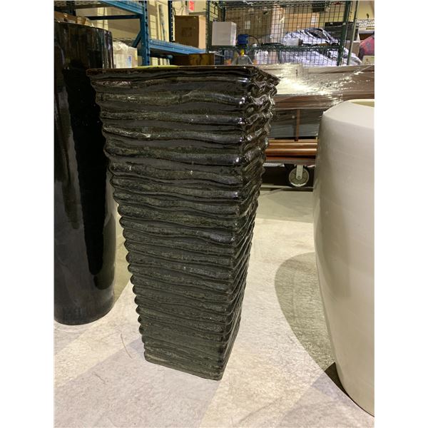 LARGE PLANTER POT
