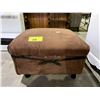 Image 1 : PADDED OTTOMAN