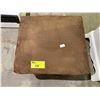 Image 2 : PADDED OTTOMAN