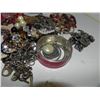 Image 5 : Lot of Estate Jewellery