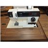 Image 2 : Singer Sewing Machine