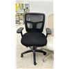 Image 2 : 3 ASSORTED MOBILE OFFICE CHAIRS