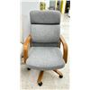 Image 4 : 3 ASSORTED MOBILE OFFICE CHAIRS