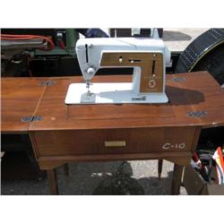SINGER SEWING MACHINE