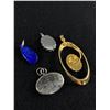 Image 2 : 4 Vintage Pendants