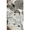 Image 2 : STRONG SPAS EMBARK SERIES E90L, SEATING CAPACITY 7 W/LOUNGER, 90 TWO TONE