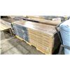 Image 2 : 835.75 SQ FT OF FLOOR SCORE 7L12XRWRL/8042RW CAVANAGH OAK  12MM GLUELESS LAMINATE FLOORING