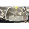 Image 2 : 3 ASSORTED STAINLESS STEEL SINKS, 1 WHITE METAL BATHROOM SINK & 1 STAINLESS STEEL FAUCET