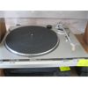 Image 2 : TECHNICS SLB200 TURNTABLE
