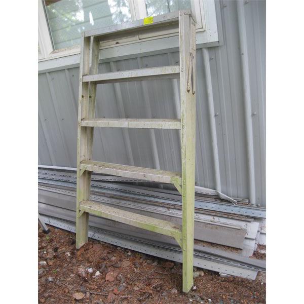 5' ALUMINUM DOUBLE SIDED STEP/LADDER