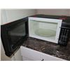 Image 2 : Sharp R-402JKF Carousel Microwave Oven