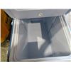 Image 2 : Rubbermaid Large Rolling Beverage Cooler