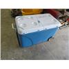 Image 3 : Rubbermaid Large Rolling Beverage Cooler