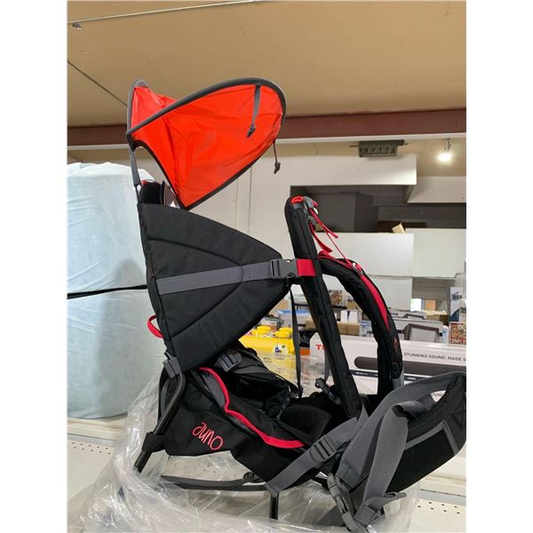 McKinley Juno Baby Carrier Weight: 2.2 Kg Dimensions: 63 X 45 X 38 cm Ventilation VENT Solar roof Ad